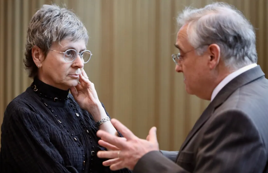 La consellera Susanna Vela i el ministre Albert Font abans de començar la sessió de preguntes, ahir a la tarda.