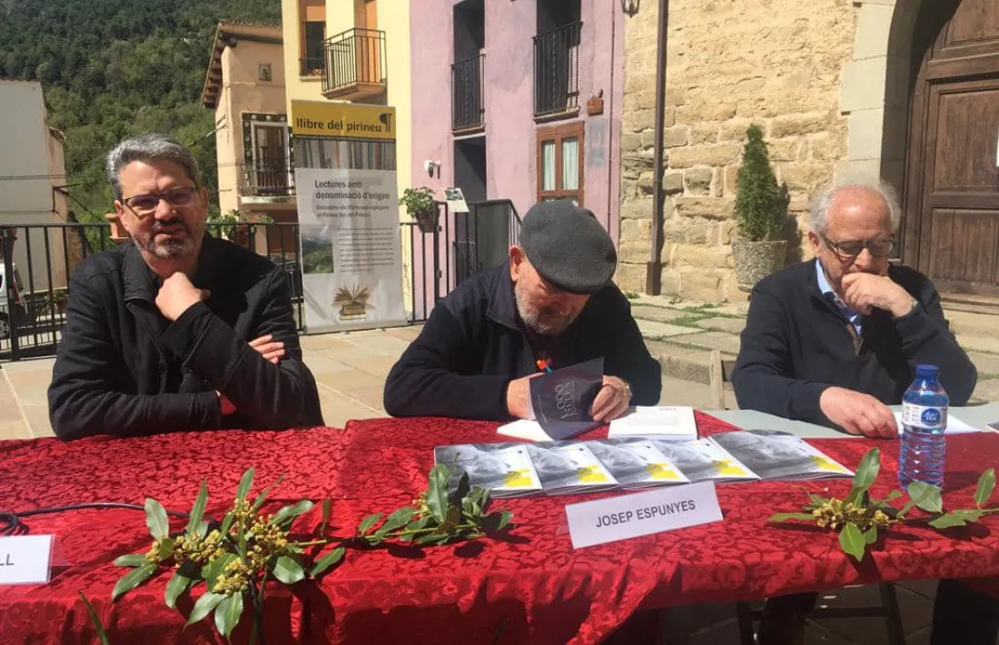 Josep Espunyes, envoltat de la resta d’intervinents a l’homenatge. 