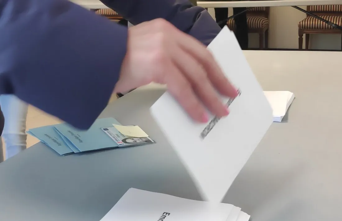 En aquesta segona volta els francesos han de votar a Macron o a Le Pen.