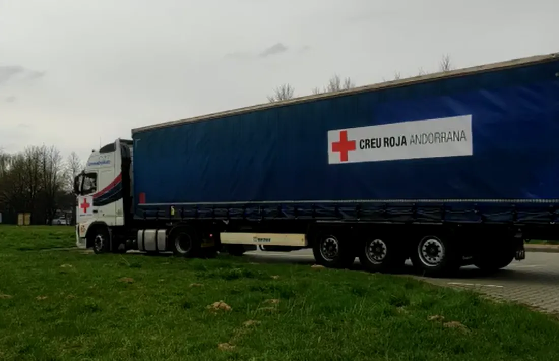 El tràiler que ha transportat el material.