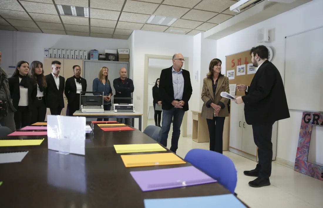 Vilarrubla visitant el taller que organitzat pels alumnes del Secretariat Multilingüe.