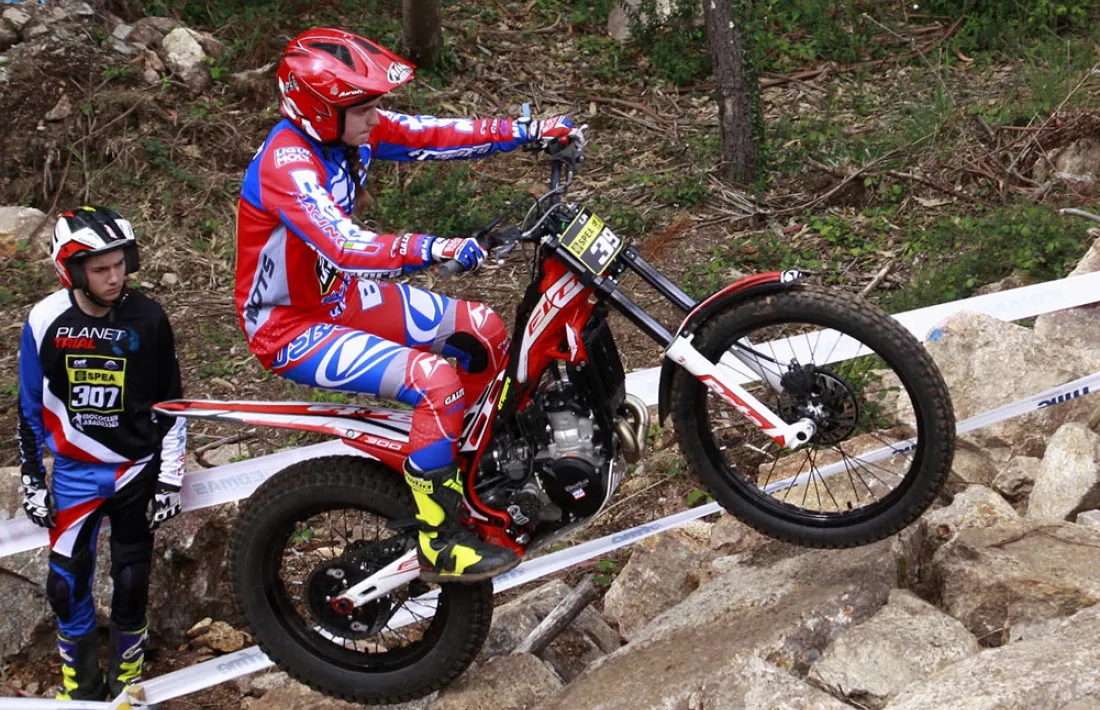 Laia Pi supera una de les zones de la cita d’Arteixo.