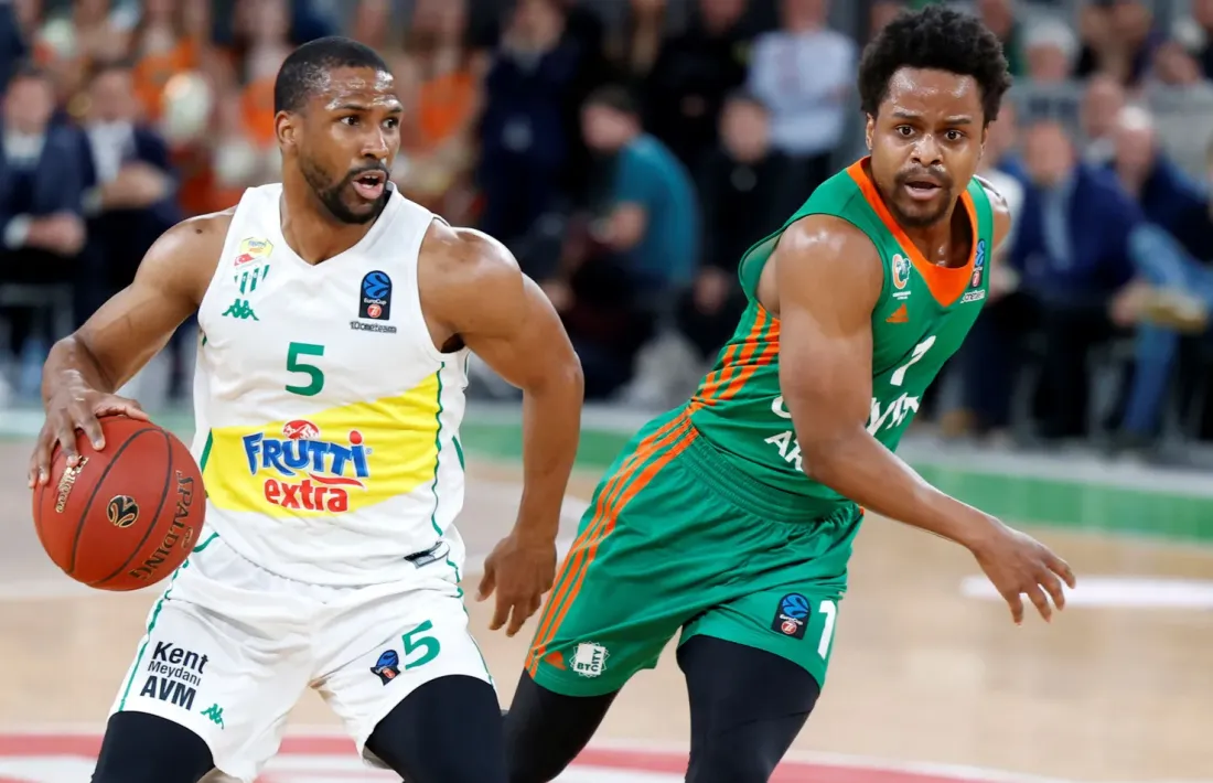 Derek Needham, amb 20 punts, va ser clau en el triomf del conjut turc.