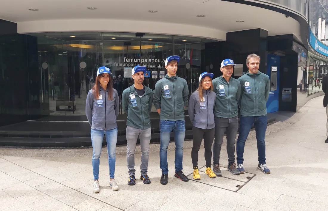 Fenés, Òscar Casal, Soldevila, Solana i Fernández amb el seleccionador, Fabrizio Gravina, ahir a la seu de MoraBanc.