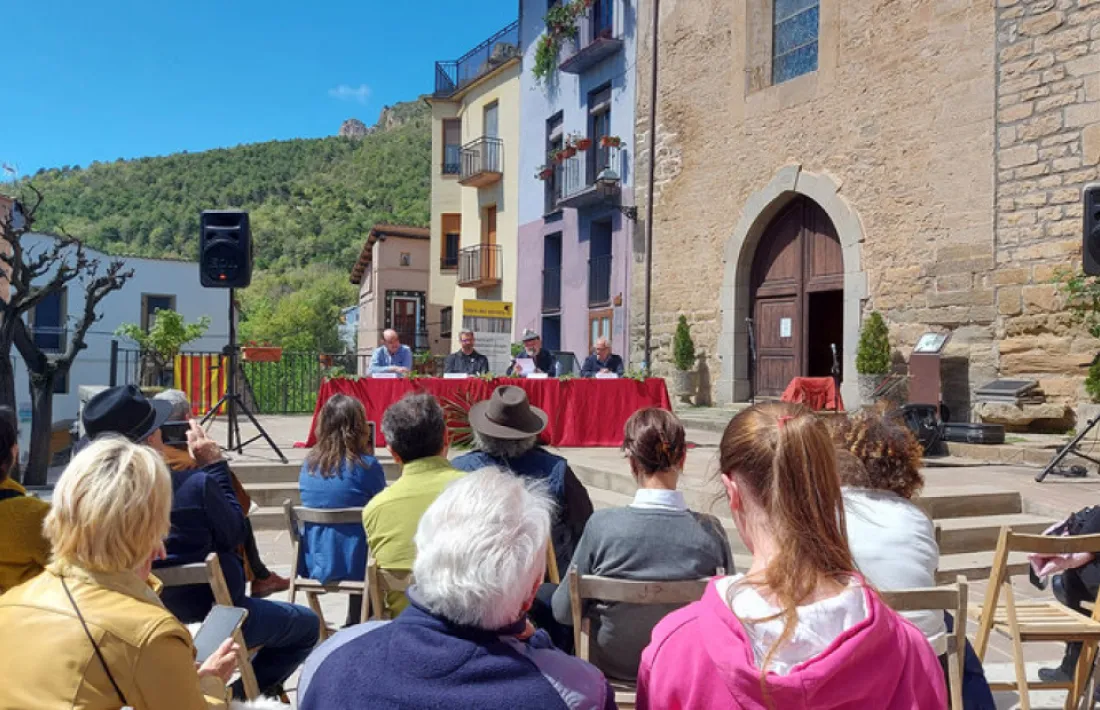 Nodrida concurrència, diumenge dia 24, a la plaça de Peramola per acompanyar Espunyes.