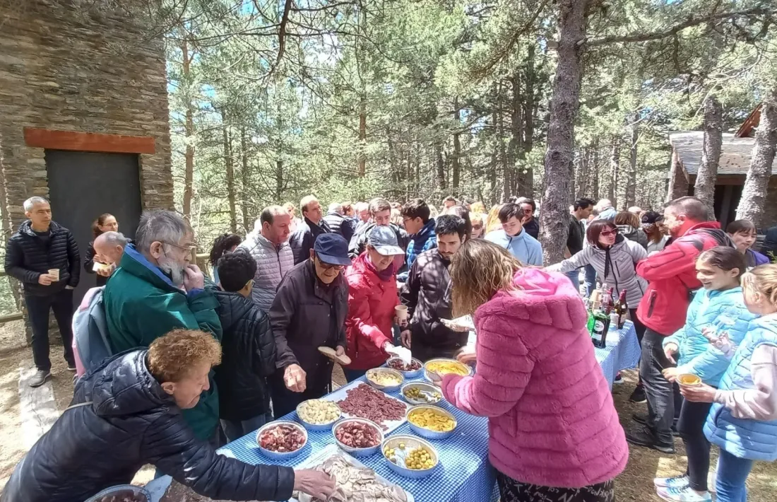 Un moment del vermut després de la missa.