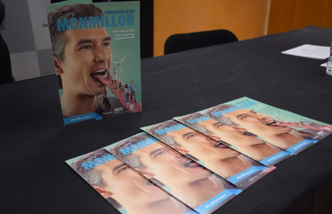 Cartells de la jornada 'Món Millor'.