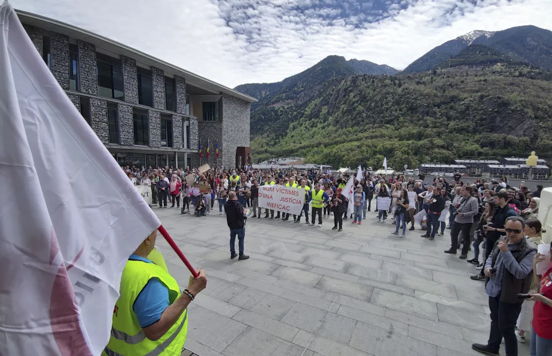 Els manifestants van expressar la seva preocupació i malestar pels salaris i el difícil accés a l’habitatge.