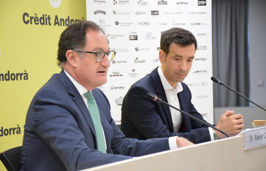 El conseller executiu i director general de Crèdit Andorrà, Xavier Cornella, i el president de la Trobada Empresarial al Pirineu, Josep Serveto, durant la roda de premsa.
