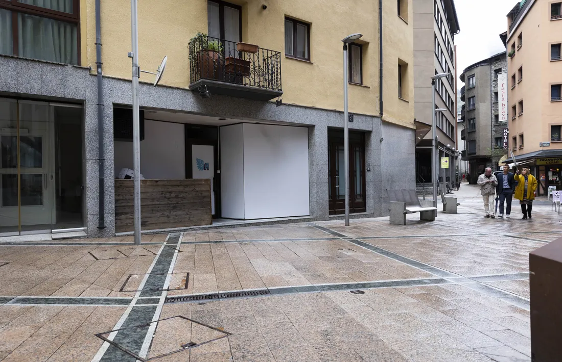 Les autoritats al carrer de La  LLacuna.