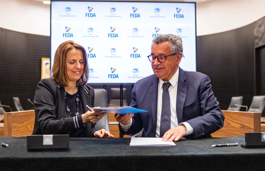 Un moment de la signatura dels convenis, aquest matí.