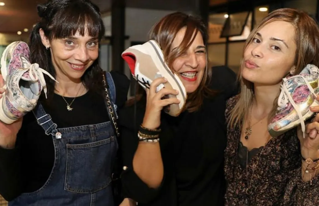 Eva García amb algunes de les seves clientes en una de les anteriors edicions del Vide Dressing.