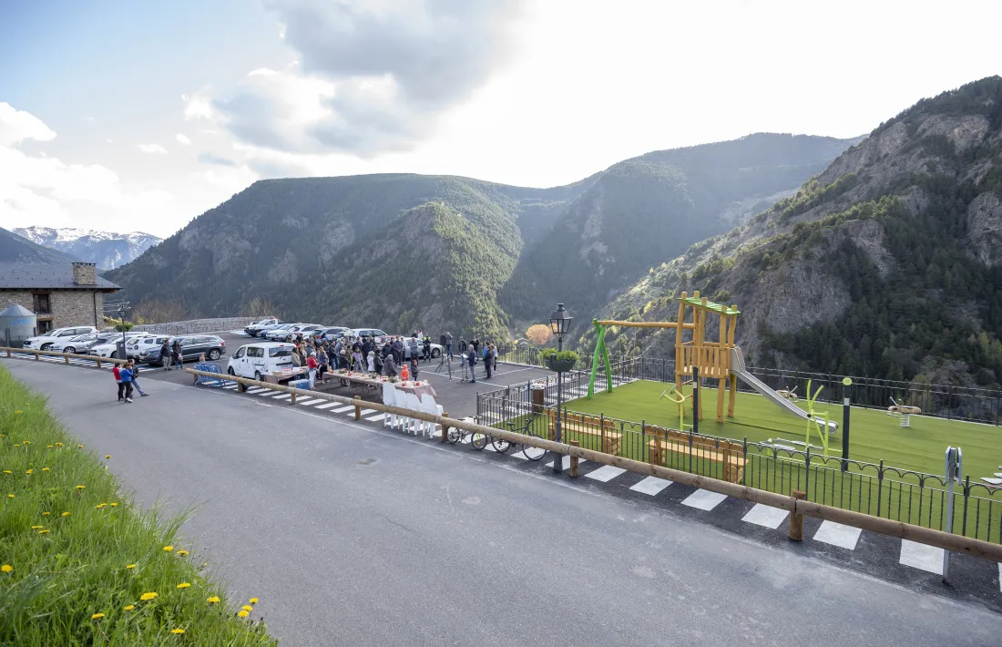 Diversos veïns han participat en la inauguració, aquesta tarda.