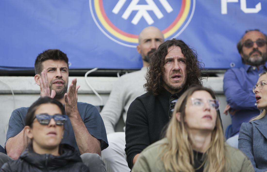 Gerard Piqué i Carles Puyol, a la llotja de l’Estadi Nacional.