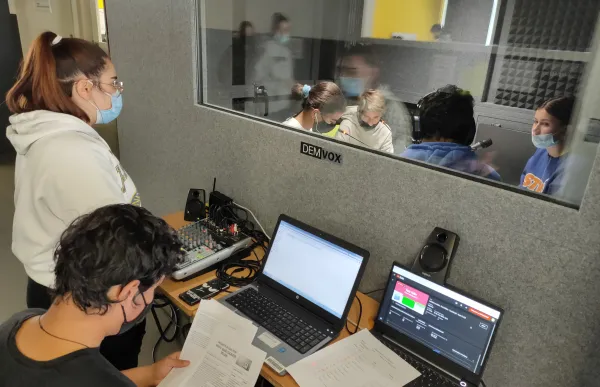 p._12_1_projecteradio1