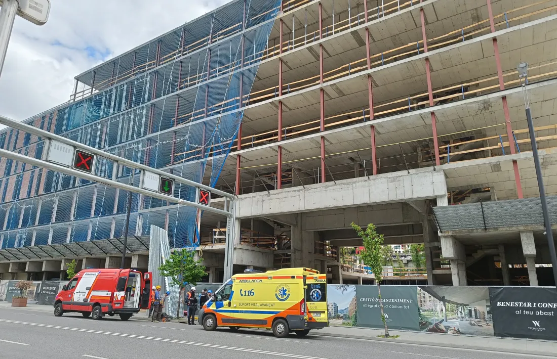 Els serveis d'emergències al lloc de l'accident.