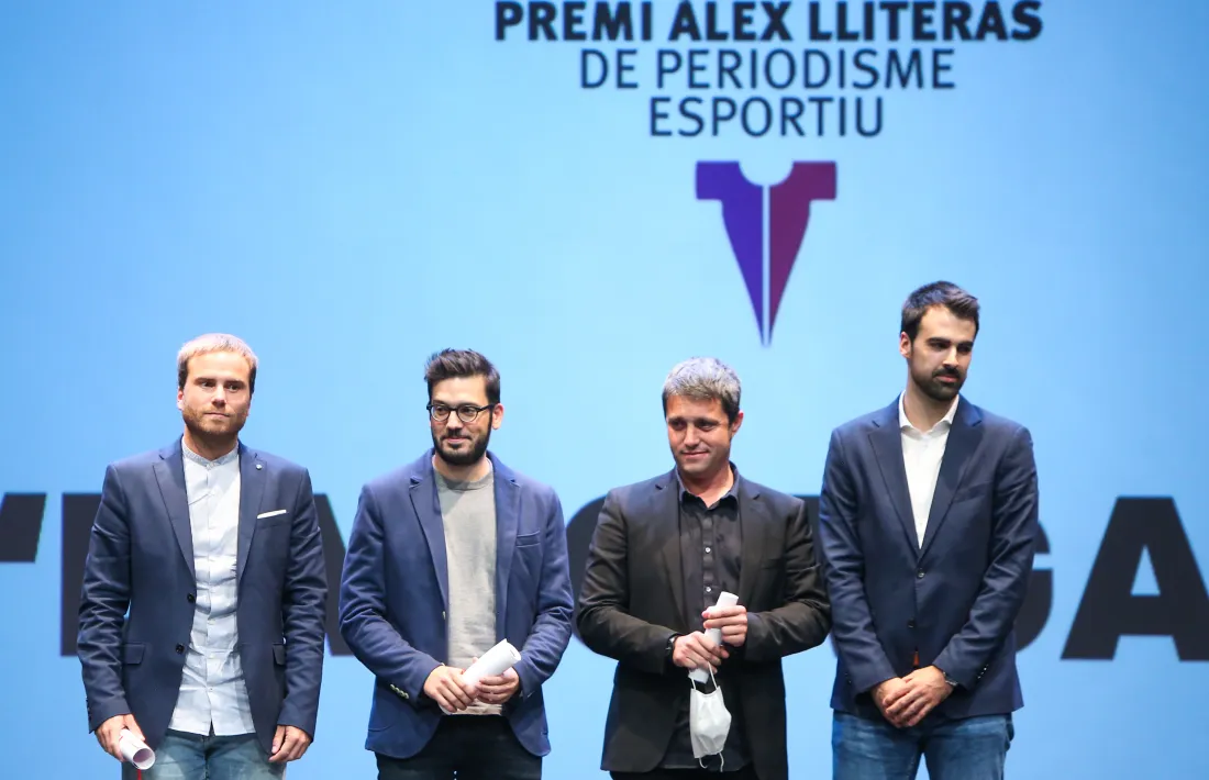 Sergi Escudero, Adrià Soldevila i Sique Rodríguez, amb el fill d’Àlex Lliteras, Roger.