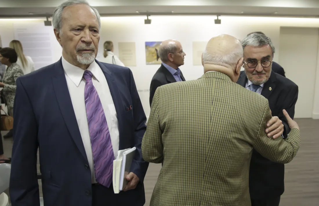 A l'esquerra, Juan Mignorance en la presentació del llibre 'Nadina. Los senderos del amor'.