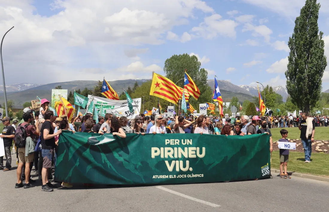 Capçalera de la manifestació, a la que s'han sumat col·lectius diversos. 
