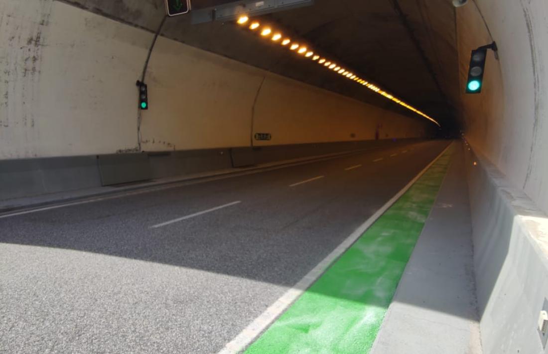 Des d'aquest matí Mobilitat ha pintat els primers 200 metres de la boca d'entrada del túnel des d'Encamp.