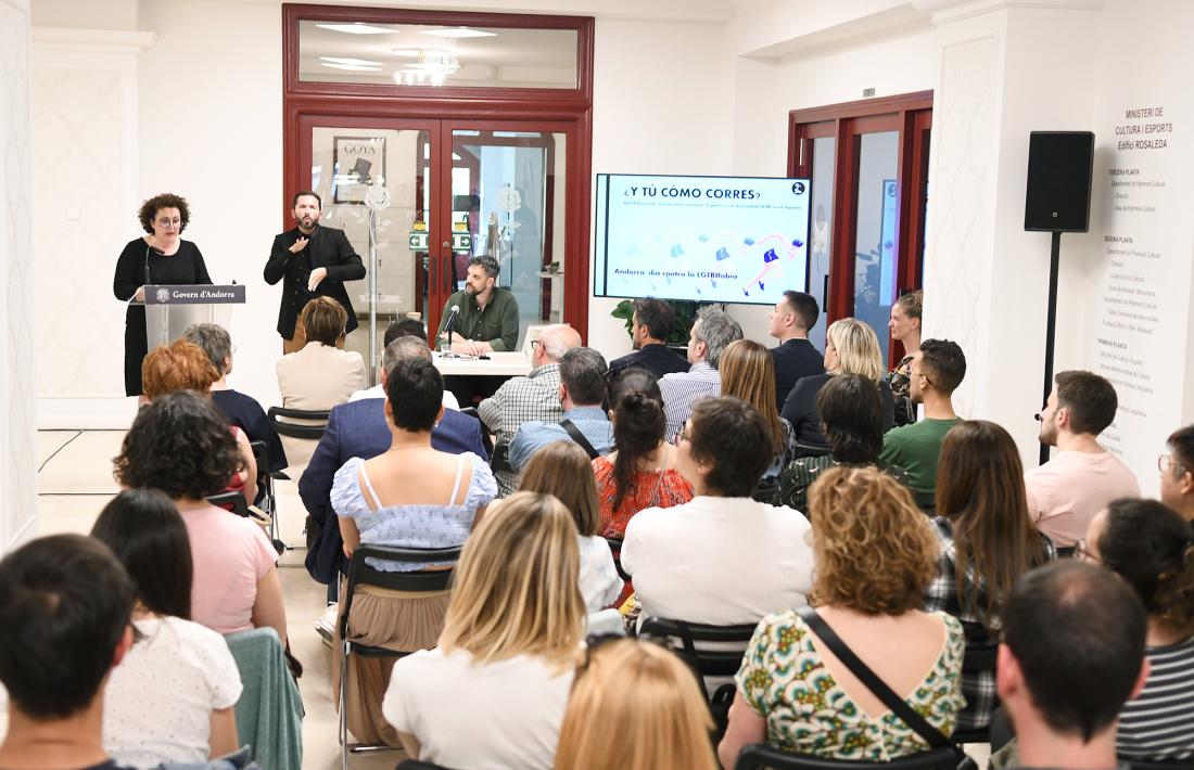 Un instant de la xerrada ‘I tu, com corres? El gènere i la diversitat LGBTI en l’esport’, ahir a la tarda a l’edifici Rosaleda d’Encamp.