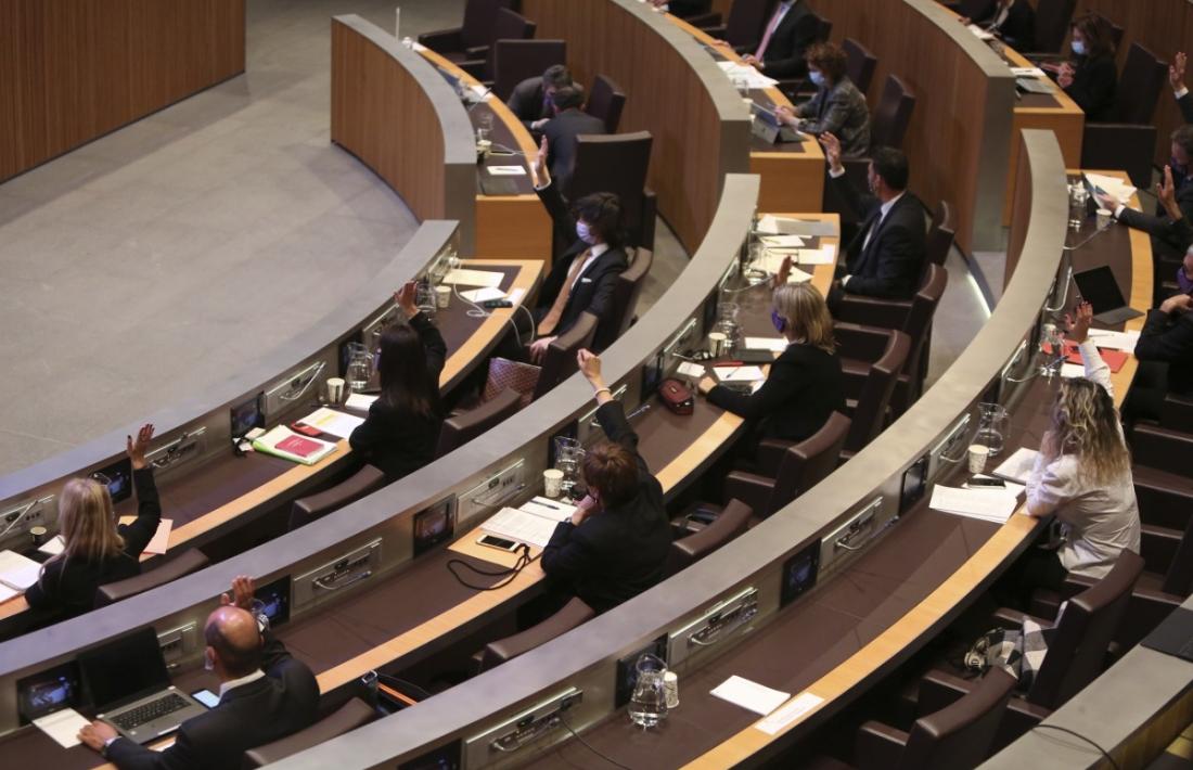 Els grups de la majoria parlamentària en una sessió del Consell General.