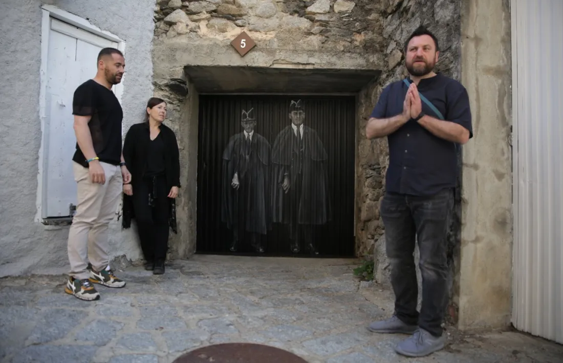 Un dels primers murals enllestits al carrer Perdut.