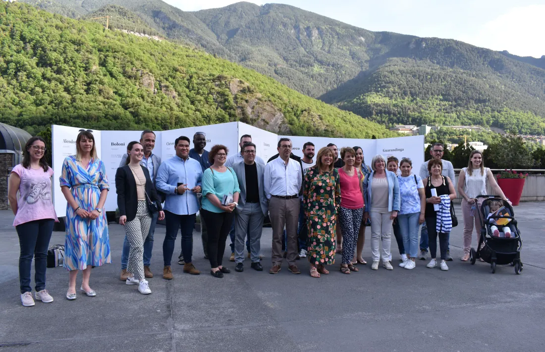 Els participants a l'exposició 'Interculturalitat'.