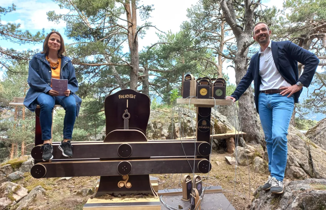 Gili i Torres al joc de la balança de la felicitat.
