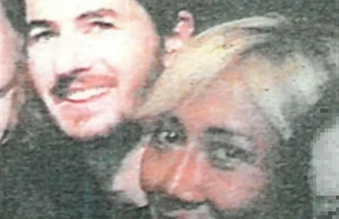 El jove i la dona que l'acompanyava.