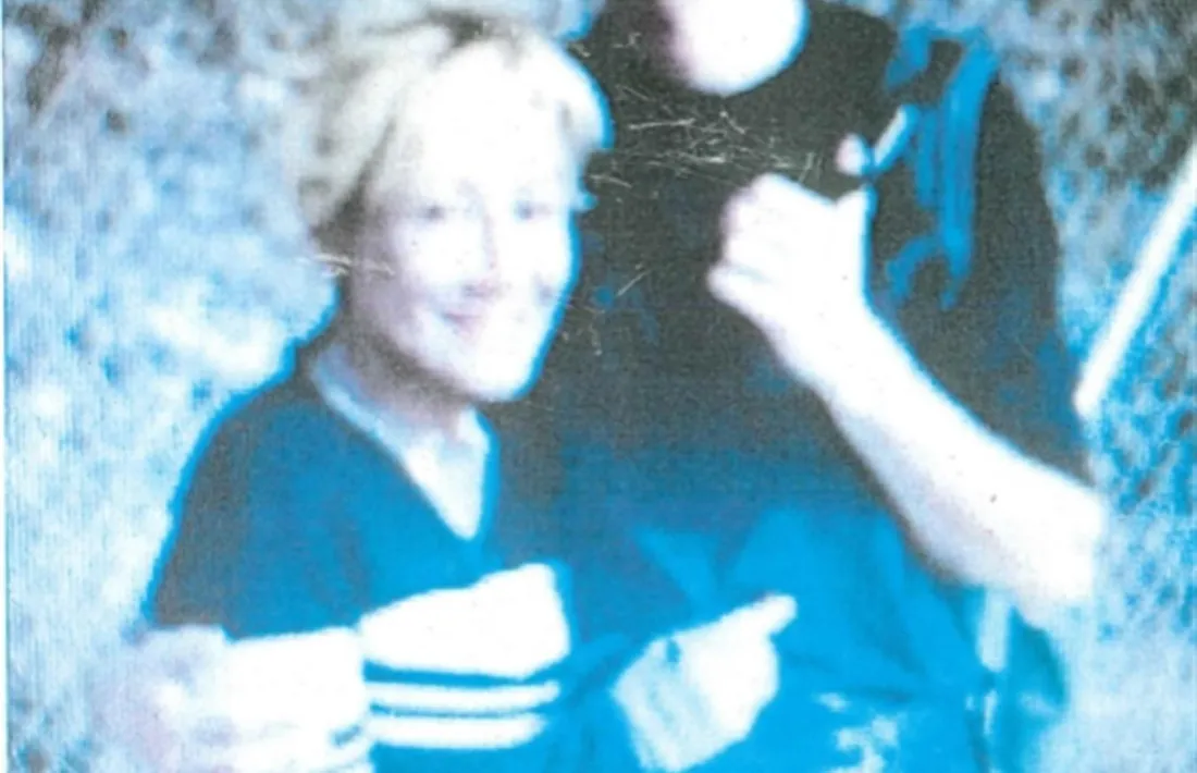 El jove i la dona que l'acompanyava.