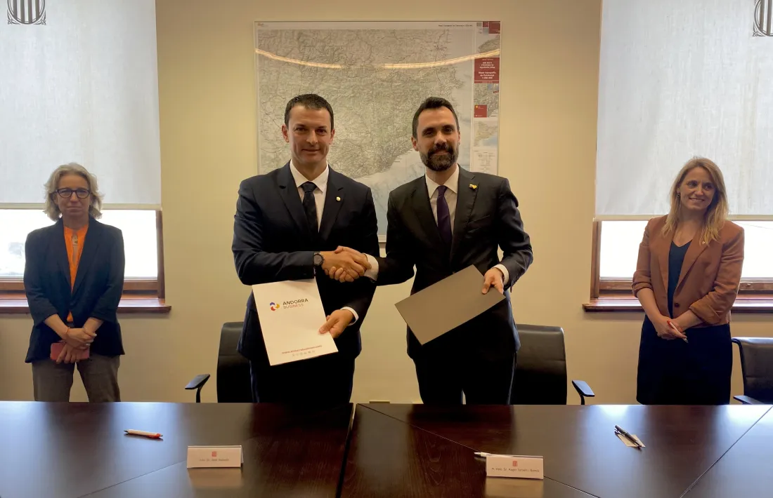 Jordi Gallardo i Roger Torrent han signat aquest matí l'acord a Barcelona.
