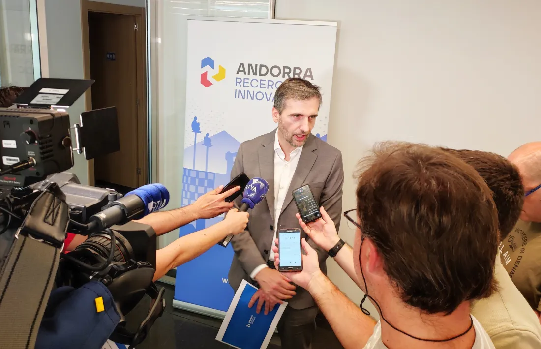 El coordinador del Grup de sociologia de l’ARI, Joan Micó, comentant els resultats.