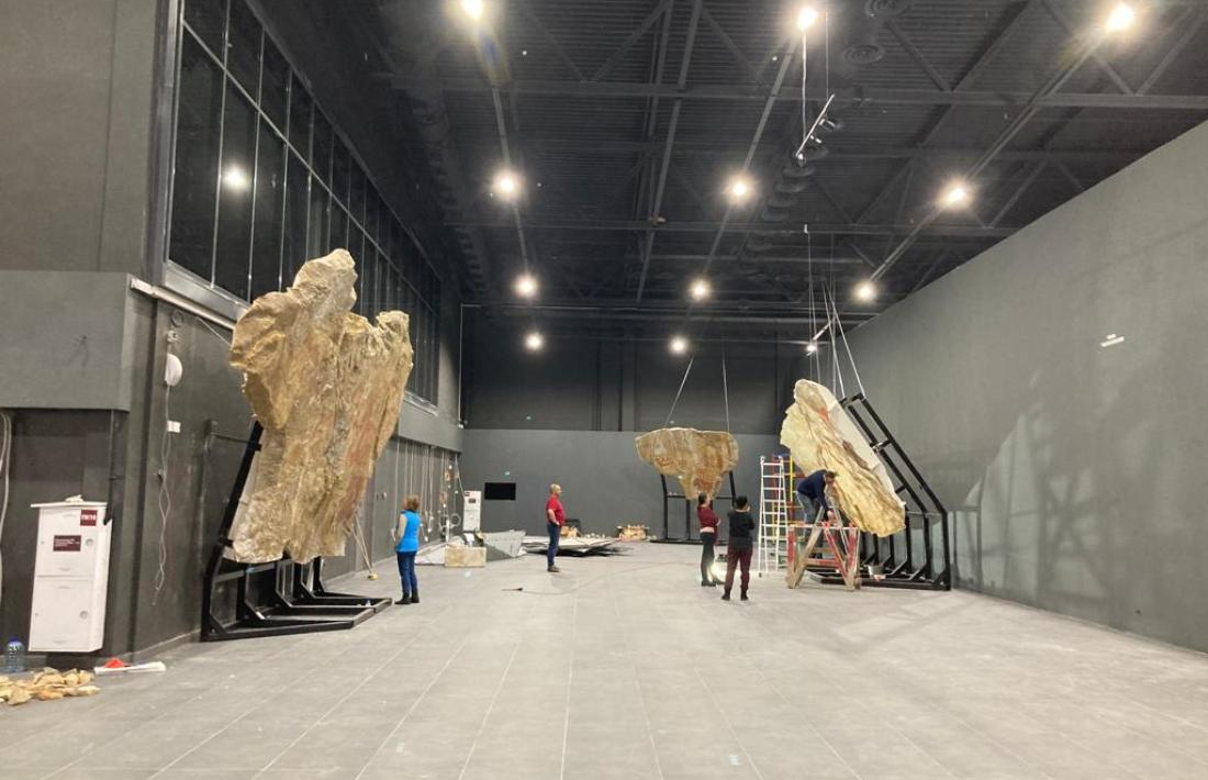 La rèplica compartirà la sala principal amb les altres rèpliques del jaciment: es van fabricar a Montignac i per arribar als Urals van recórrer 5.000 quilòmetres per carretera.