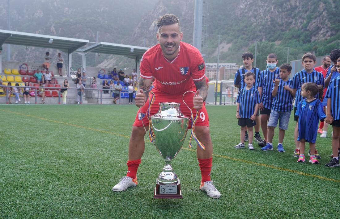 Gerard ‘Hulk’ Artigas ‘imita’ a Youssef Ezzejjari i marxa cap a la lliga d’Indonèsia.