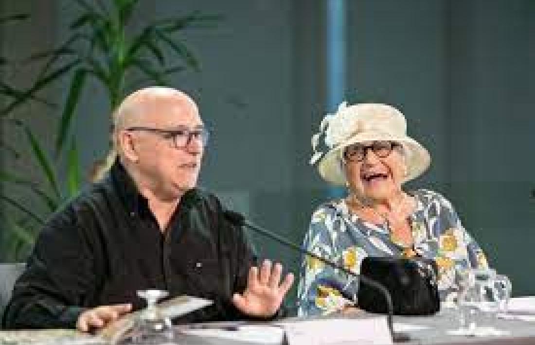 Joan Peruga i Pilarín Bayés, a la presentació del llibre que van fer junts. 