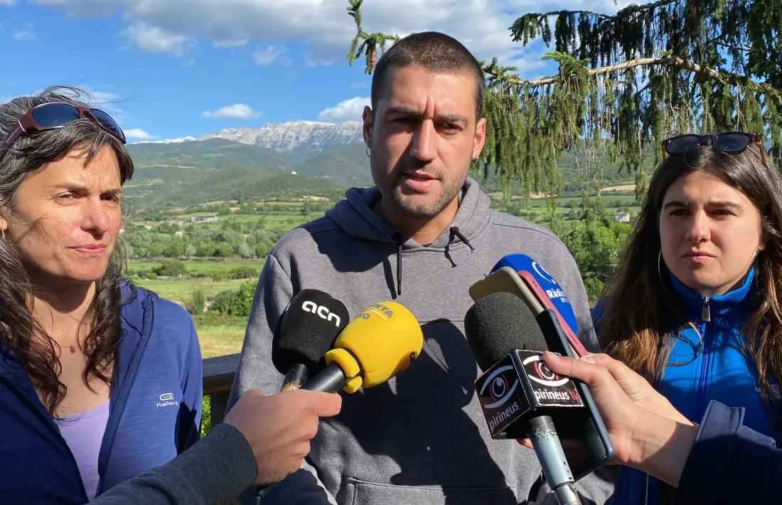 Bernat Lavaquiol i altres integrants de la plataforma, al Parc del Cadí de la Seu. 