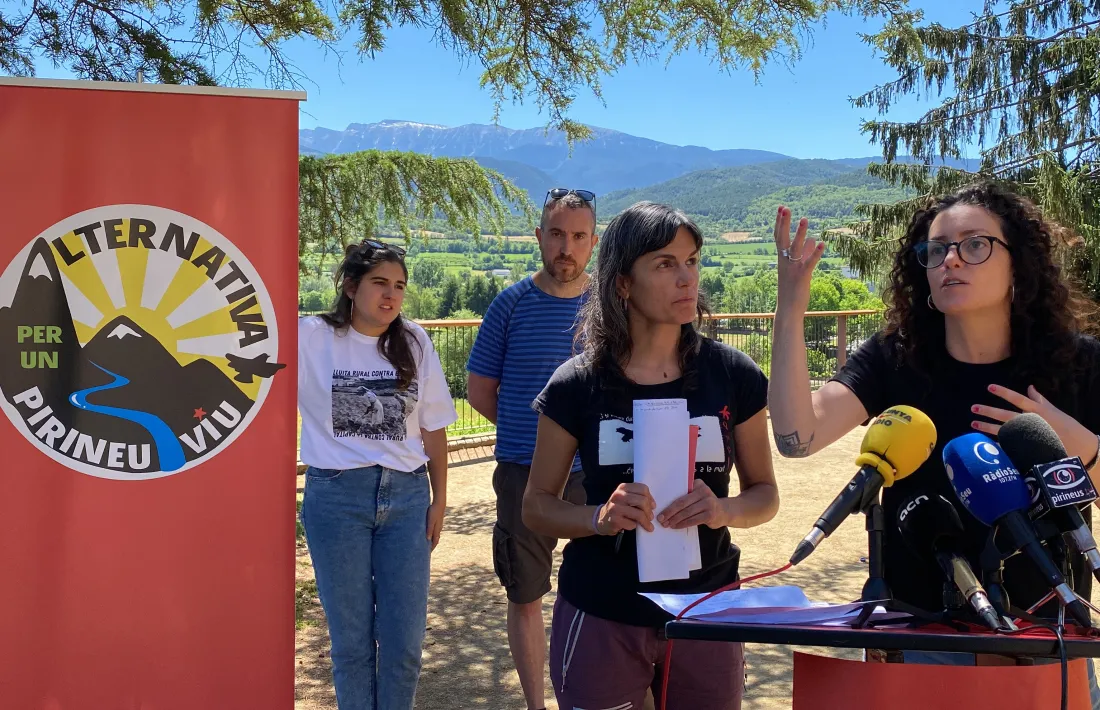 Núria Sauquillo i Xènia Antona presenten les propostes de l'esquerra independentista 'Per un Pirineu Viu'.