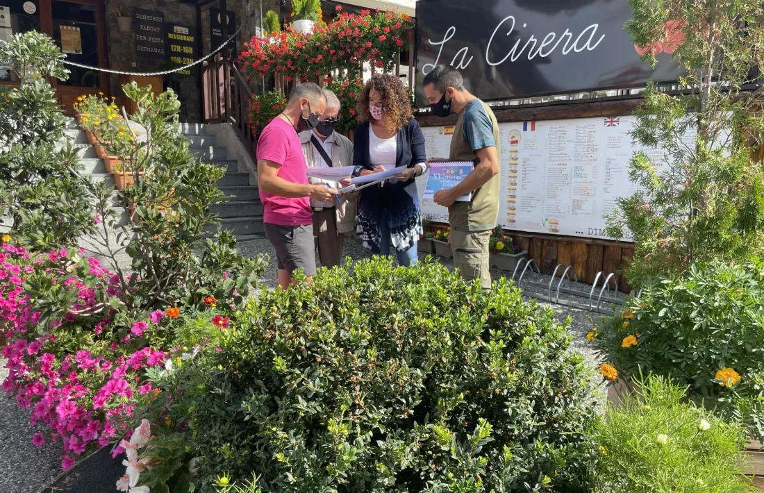 En el concurs hi ha quatre categories: xalets i edificis, apartaments i pisos, hotels i residències i comerços. Hi haurà quatre classificats en totes les categories.