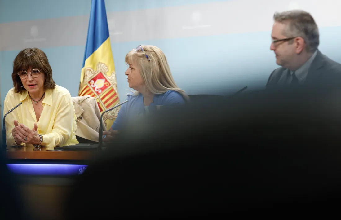 Juidth Colell, Montserrat Planellas i Jordi Torres, en la presentació de cicle Gaudí de dilluns.