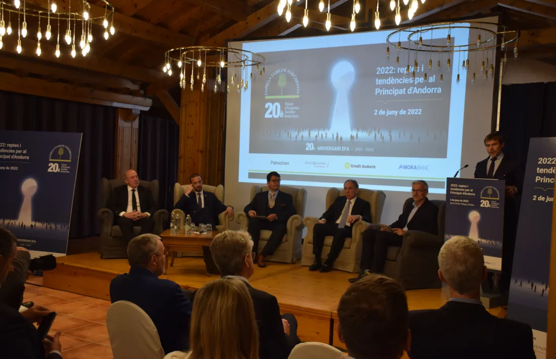 Un instant de la taula rodona 'L'aeroport d'Andorra - La Seu: la nostra connexió a Europa' en el 20è Fòrum de l'EFA.