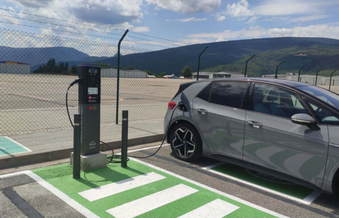 Punt de recàrrega de vehicle elèctric. 