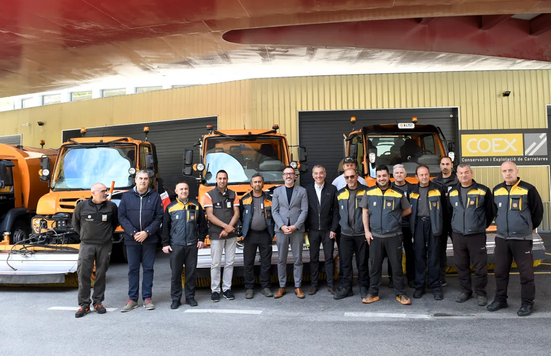 Des del passat mes d'abril, una trentena d'operatius del COEX s’encarreguen de fer el sanejament de 110 quilòmetres de carretera general i 170 carreteres secundàries.