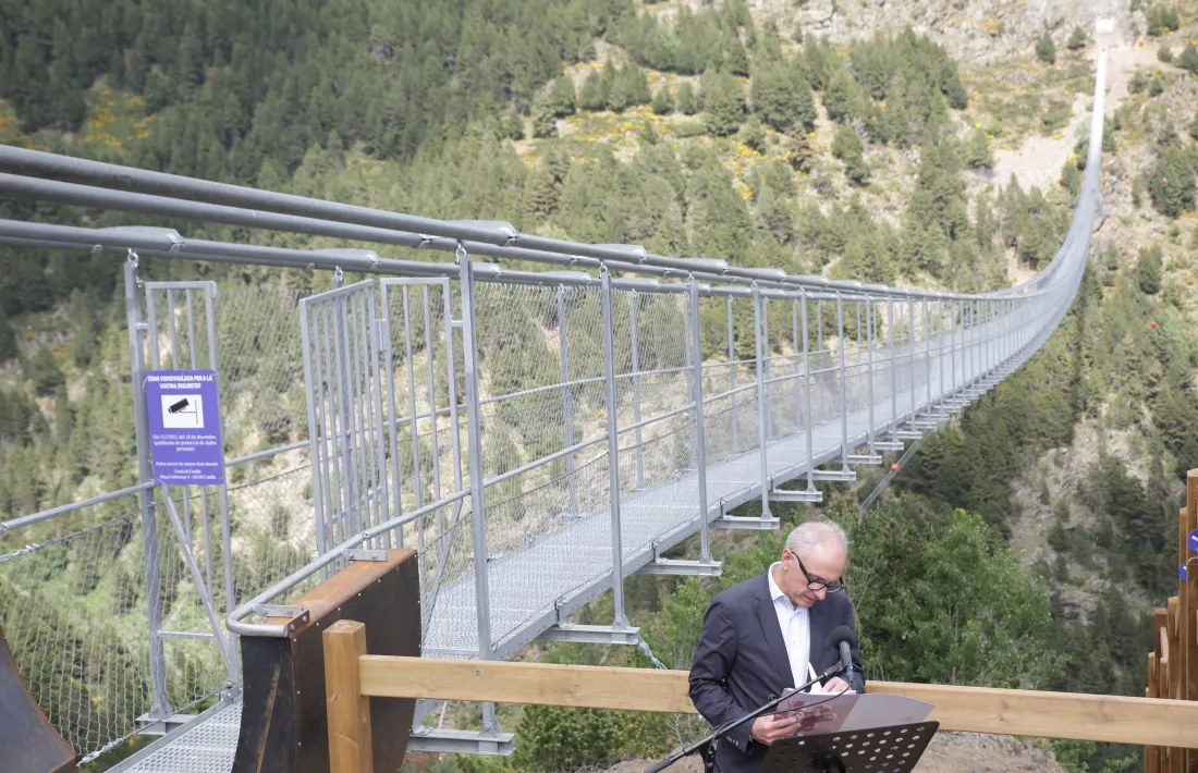 El cònsol de Canillo durant la presentació del pont.