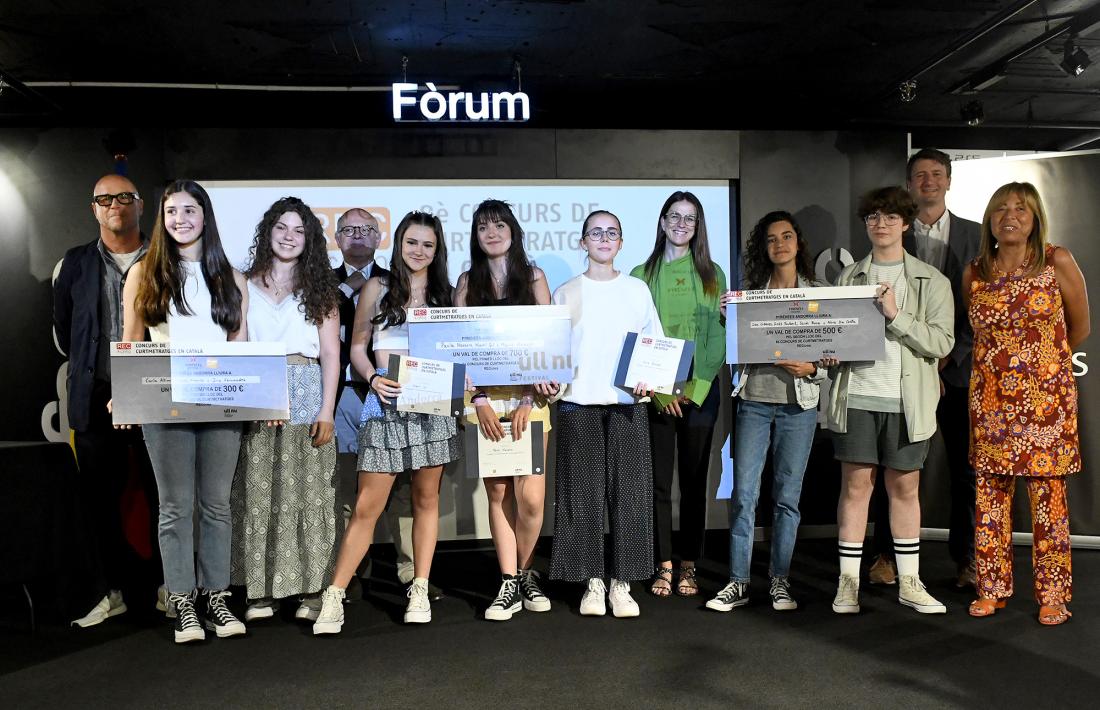 Foto de família dels guanyadors del concurs RECcrea, ahir al Fòrum FNAC de de la capital.