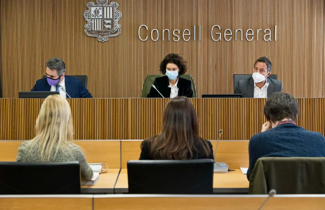 Eric Jover i Maria Ubach van explicar la decisió d'afegir-se a les sancions a la comissió de Polítca Exterior.