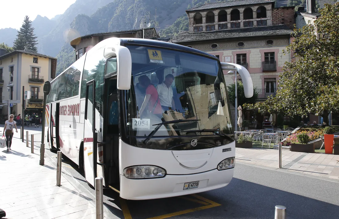 Amb el decret es creen noves modalitats de transport escolar.