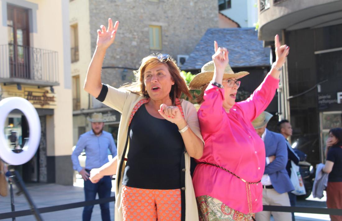 La cònsol, Conxita Marsol, i la consellera de l'oposició, Dolors Carmona, en el Concèntric.