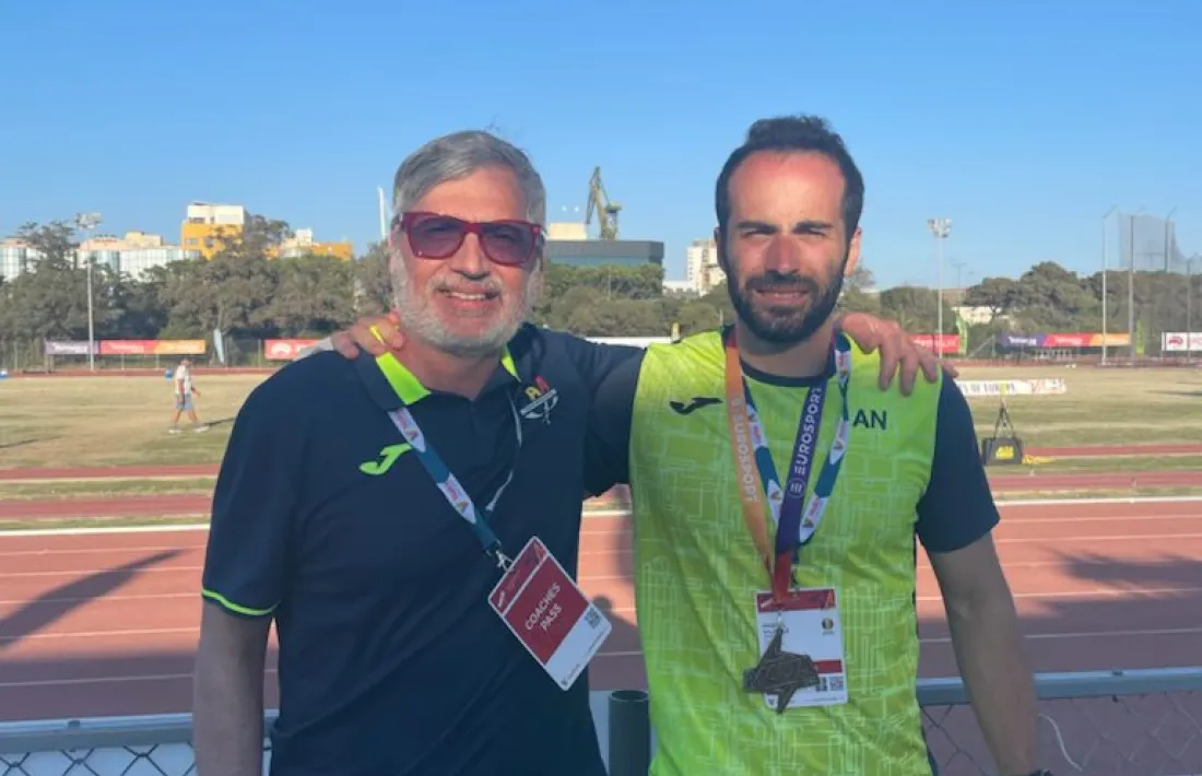 Miquel Vílchez, amb la medalla de plata a Malta.