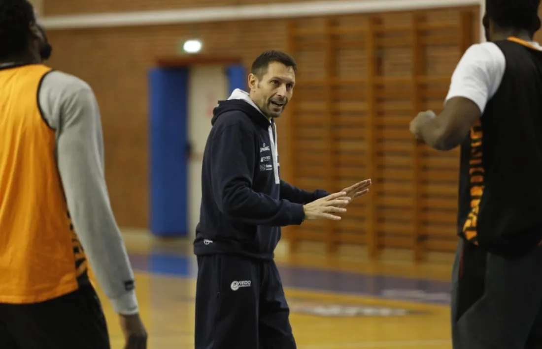 Natxo Lezkano, a Oviedo.